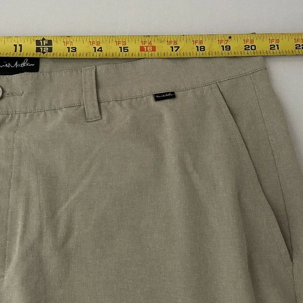 TravisMathew Shorts Mens 40 Khaki Tan Performance Golf Chino Stretch 9.5